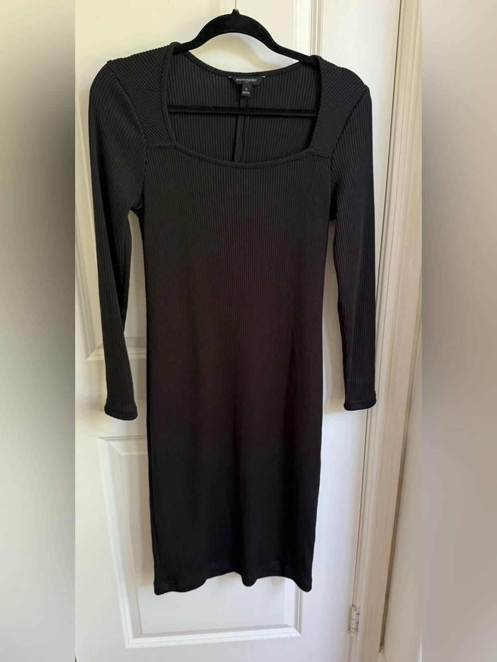 Banana Republic Black Ribbed Long-Sleeve Midi Dress